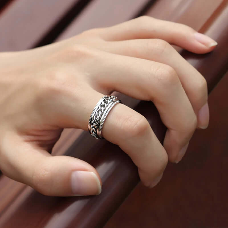 Textured Spinner Ring – Anti-Stress Ring with Ridged Edges